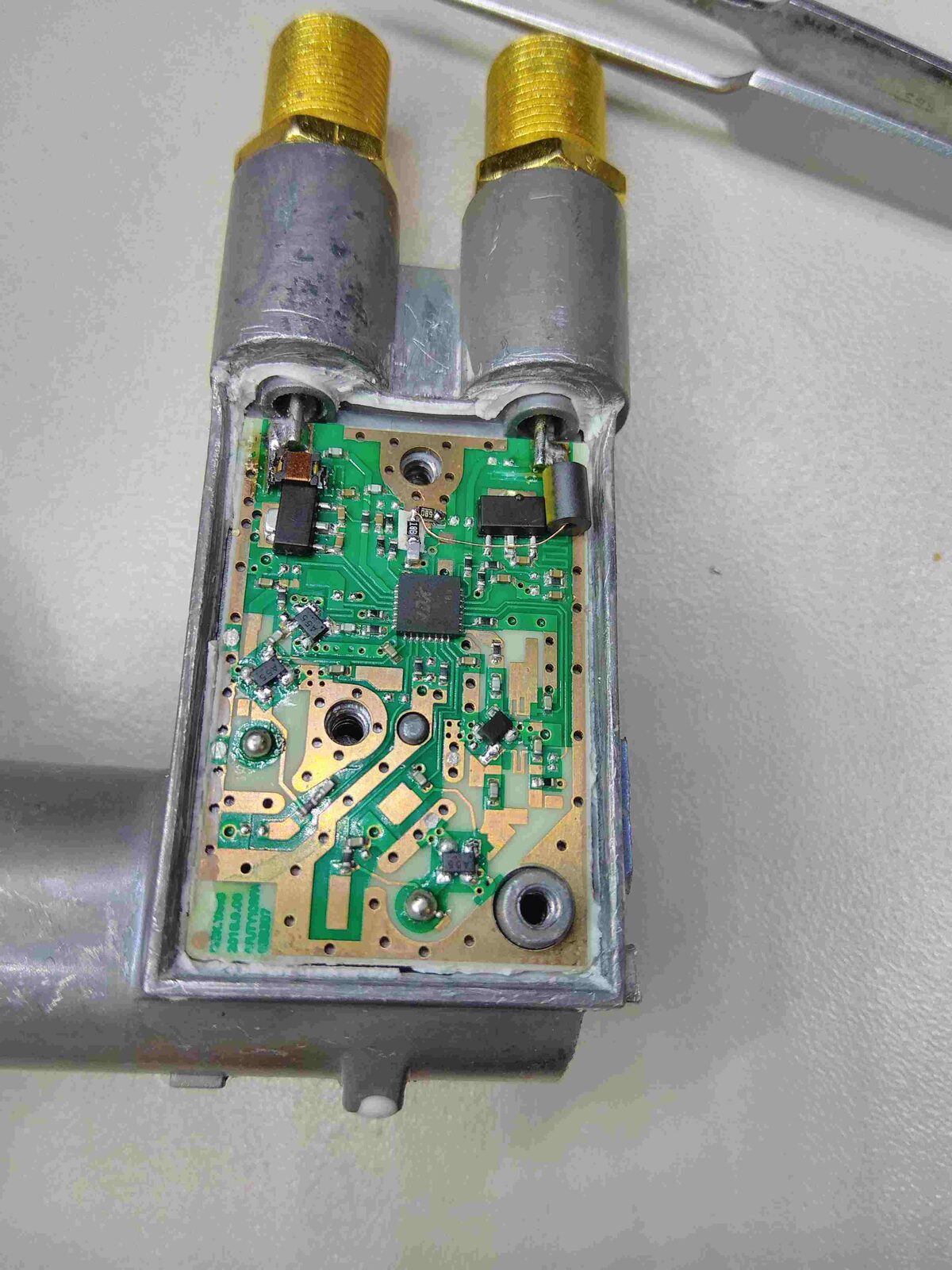 Component side of the Golden Media 202 LNB PCB with both F connectors